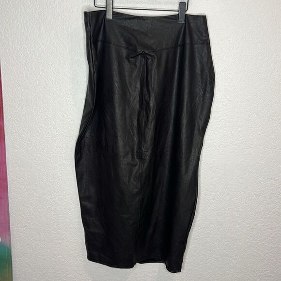 NWT Naked Wardrobe Black Faux Leather Midi Skirt 2X Front Slit - Picture 7 of 15